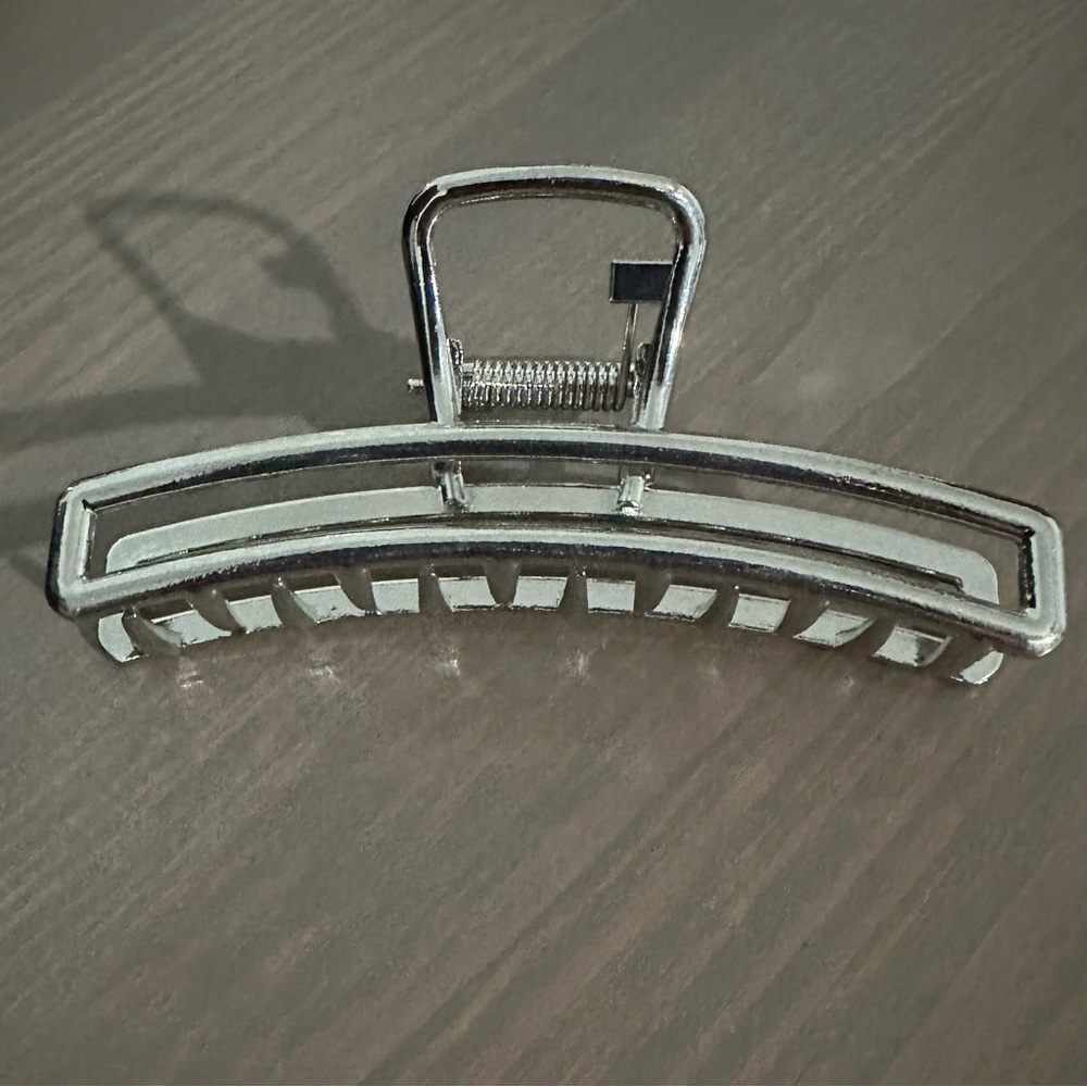 Silver metal claw clip from Lucky, NWT